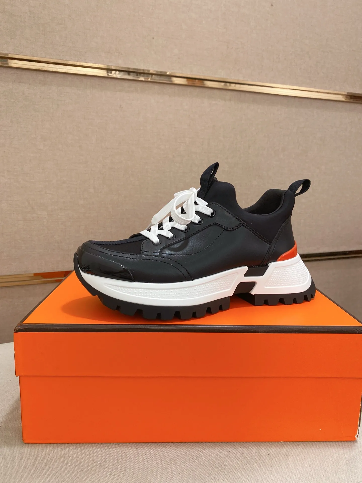 Men's clothing and shoes💰: 600💰《HERMES》【Classic original order·Version】Hermès; top 🔝purchasing agent🔍🔍men's latest 🇺🇸 counter sales simultaneously, imported from Italy original ▲▲cowhide ▲▲ (high-end, nobility, class) ) Exquisite workmanship (Italian 🇮🇹 imported water-dyed 🐂 cowhide lining) sole: original sole provided by the original factory, ⚠️exclusive double-layer activity·TPR·rubber·combined molded outsole; super comfortable·wear-resistant·non-slip·environmental protection The real thing is more beautiful if you take the real thing (high quality, follow the order). You can enter and exit the counter at will * Number of yards: 38-44 (can be customized 45-46, non-returnable)